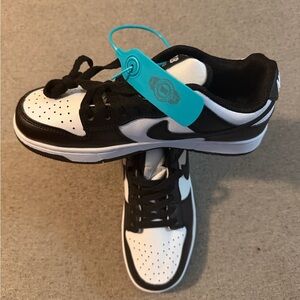 Nike Black & White Kids Low-Top Sneakers